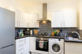 Keith House - Air Host & Stay - Free Parking - Liverpool - 5