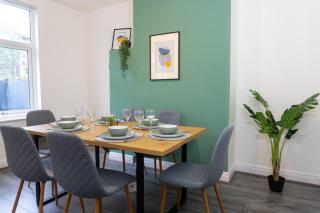Keith House - Air Host & Stay - Free Parking - Liverpool - 1
