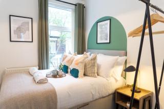 Keith House - Air Host & Stay - Free Parking - Liverpool - 8