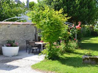 Gîte viticole avec jardin clos, terrasse, jeux et visites de distillerie en Charente - FR-1-653-30 - Lignières-Sonneville - 9