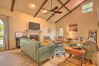 Modern Lake Conroe House with Lakefront Park and Deck! - Willis - 6