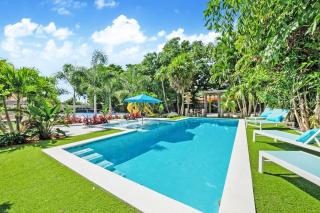 Mega House - Pickleball, Pool, BBQ, Golf, GameRoom - L37 - 4