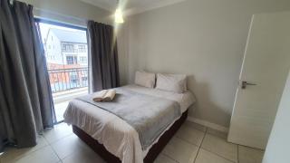 The Blyde Crystal Lagoon One Bedroom Apartment - Pretoria - 9