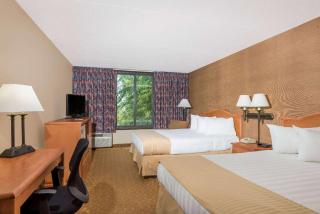 Ramada by Wyndham Watertown Thousand - Watertown - 2