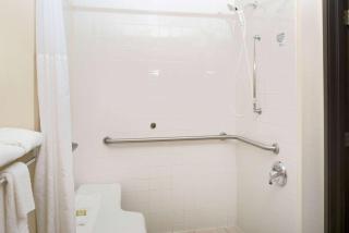Super 8 by Wyndham Omaha Eppley Airport/Carter Lake - Carter Lake - 4