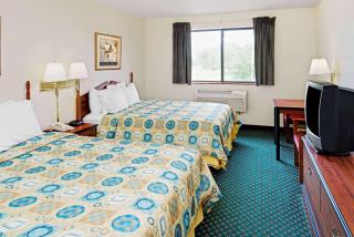 Super 8 by Wyndham Omaha Eppley Airport/Carter Lake - 3