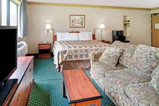 Super 8 by Wyndham Omaha Eppley Airport/Carter Lake - 2