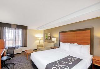 La Quinta by Wyndham San Antonio Airport - San Antonio - 2