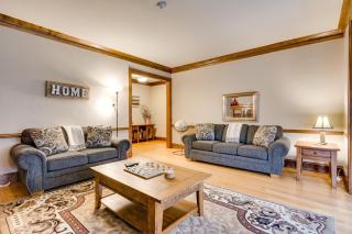 Lovely Near Loyola - Enjoy the Wonderful Outdoor Space and Sun Room - Room for the Whole Crew apts - Chicago - 5