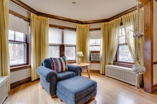 Lovely Near Loyola - Enjoy the Wonderful Outdoor Space and Sun Room - Room for the Whole Crew apts - Chicago - 4