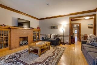 Lovely Near Loyola - Enjoy the Wonderful Outdoor Space and Sun Room - Room for the Whole Crew apts - Chicago - 3