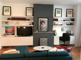 Walk to Lincoln Park, North Avenue Beach, and Second City! Lovely Old Town Charm! condo - Chicago - 8