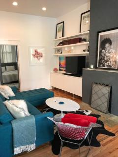 Walk to Lincoln Park, North Avenue Beach, and Second City! Lovely Old Town Charm! condo - Chicago - 4