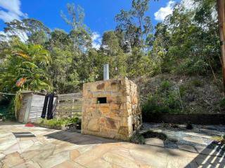 Golden Retreat Ultimate 5 Bed - Villa & Guesthouse - Uki - 2
