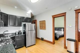 Garage Parking - Vintage Charm - and a Fabulous Location! Easily Enjoy the Best of Chicago! - Chicago - 4