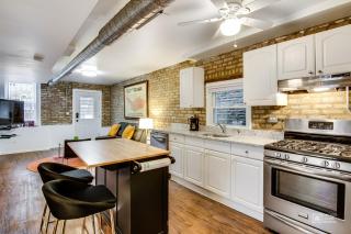Quiet Comfort in the Big City, Just Steps to the Blue Line apts - Chicago - 7