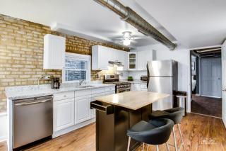 Quiet Comfort in the Big City, Just Steps to the Blue Line apts - Chicago - 8