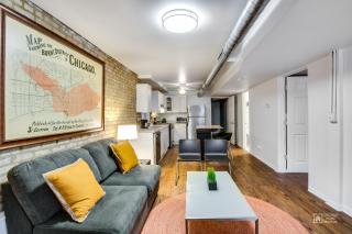 Quiet Comfort in the Big City, Just Steps to the Blue Line apts - Chicago - 0