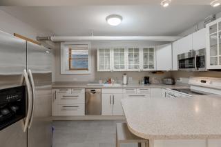 Quiet Oasis Only Minutes from Downtown - Friendly Neighborhood! apts - 4