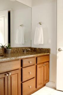 Take the Whole Crew Out to the Ballgame! Four Bedrooms and Only 1 Mile from Wrigley apts - 1