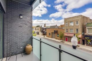 Sheridan Park Stunner! No Matter if You Are in Town for Business or Fun This Property Has You Covered apts - Chicago - 6