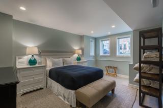 PET FRIENDLY! Charming and Cozy - Close to DePaul and Public Transit apts - Chicago - 2