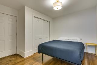 Old Town Chicago at it's finest! Pet Friendly & Recently Renovated Top-Floor Condo Has Everything You Need for a Perfect Windy City Getaway condo - Chicago - 1