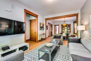 Garage Parking! Walk to Logan Square Station Plus Great Local Restaurants and Bars - Chicago - 9