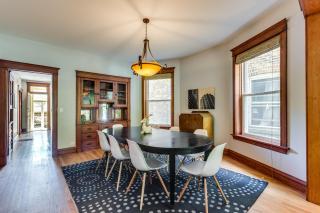 Garage Parking! Walk to Logan Square Station Plus Great Local Restaurants and Bars - Chicago - 7