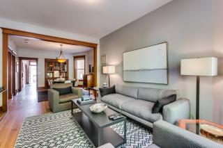 Garage Parking! Walk to Logan Square Station Plus Great Local Restaurants and Bars - Chicago - 5
