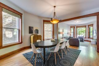 Garage Parking! Walk to Logan Square Station Plus Great Local Restaurants and Bars - Chicago - 4