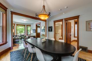 Garage Parking! Walk to Logan Square Station Plus Great Local Restaurants and Bars - Chicago - 1