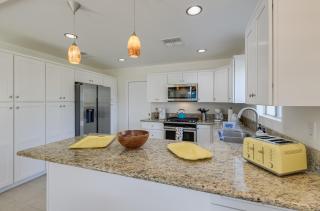 Cheerful villa with Pool, Spa, & Private Pickleball Court! - Bermuda Dunes - 1