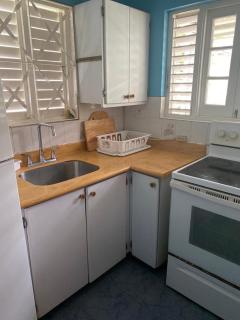 Finest Accommodation Renfrew Place 1 Bedroom Apt # 42 New Kgn 4--12 Renfrew Rd - Kingston - 1