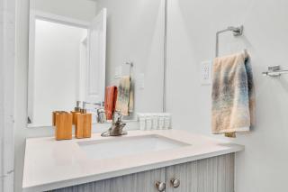 Beautiful absolutely stunning townhome - 8