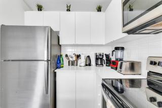 Beautiful absolutely stunning townhome - 2