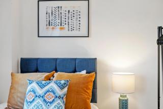 Townhouse in Ebbsfleet sleeps 9 with free parking - Greenhithe - 0