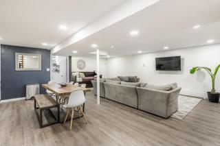 Adults Only - Walk to the United Center! Modern Touches Surround You - Check Out the Open Staircase! apts - 1