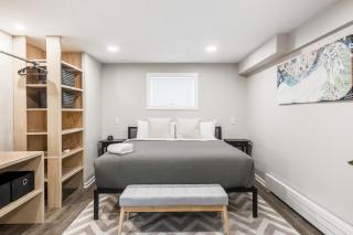 Adults Only - Walk to the United Center! Modern Touches Surround You - Check Out the Open Staircase! apts - 7