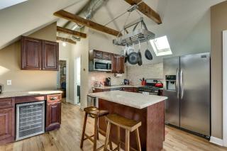 Old Town Elegance Awaits You in This Classic Chicago Stunner! apts - Chicago - 9