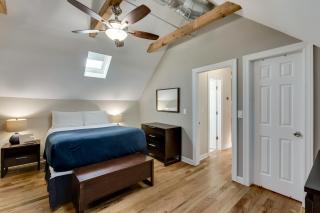 Old Town Elegance Awaits You in This Classic Chicago Stunner! apts - Chicago - 8