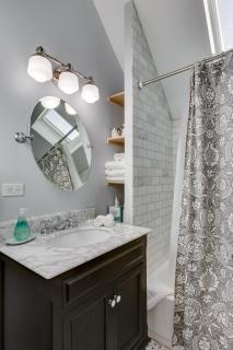 Old Town Elegance Awaits You in This Classic Chicago Stunner! apts - Chicago - 6