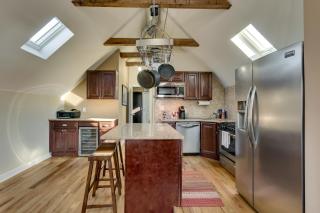 Old Town Elegance Awaits You in This Classic Chicago Stunner! apts - Chicago - 3