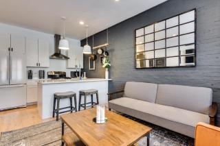 Relax in West Town - In-Unit Laundry and Pet Friendly! apts - 7