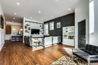Converted Store Front Home Lets You Live Like a Local in the Heart of it All! condo - 4
