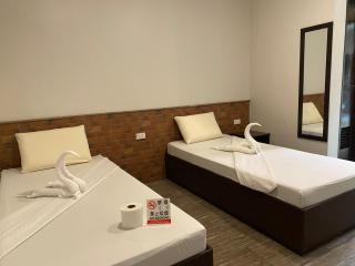 Traveler's Inn Bajada - 8