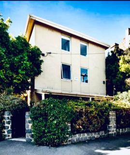 Two bedroom South Melbourne Apartment on Montague - 8