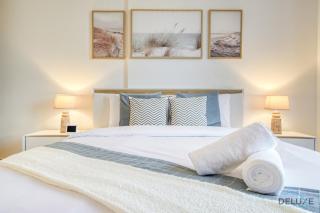 Placid 1BR at La Cote 5 Jumeirah 1 by Deluxe Holiday Homes - Dubai - 4