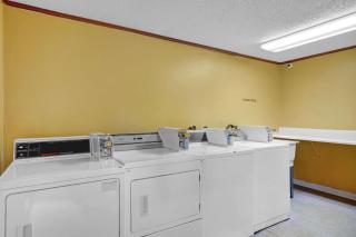 Days-Inn by Wyndham Liverpool-Syracuse - Liverpool - 4