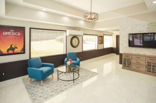 Travelodge by Wyndham Macon West - 1